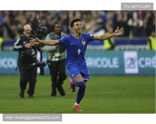 法国足协与教育部联合推广“校园足球周”,多名法甲球员参与线下活动 法国足协与教育部联合推广“校园足球周”,多名法甲球员参与线下活动