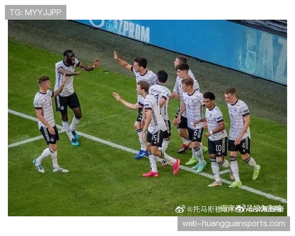 转播镜头趣味对比：两队主教练对边路失误的反应截然不同